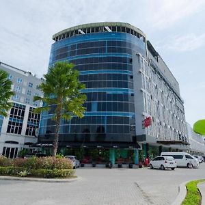 The Crew Hotel Kualanamu International Airport